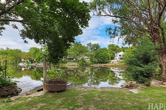 212 Island Drive, Island Lake, IL 60042