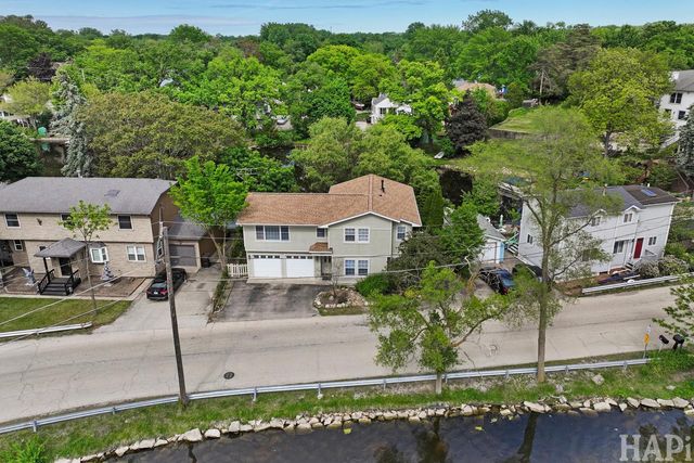 212 Island Drive, Island Lake, IL 60042
