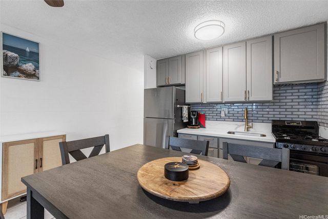 1863 Kaioo Drive 302, Honolulu, HI 96815