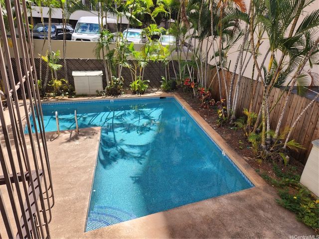 1863 Kaioo Drive 302, Honolulu, HI 96815