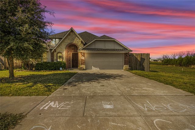803 Lakeview Drive, Alvarado, TX 76009