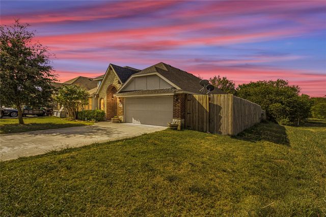803 Lakeview Drive, Alvarado, TX 76009
