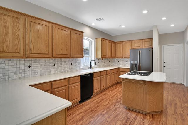 152 W Amberglow Circle, The Woodlands, TX 77381