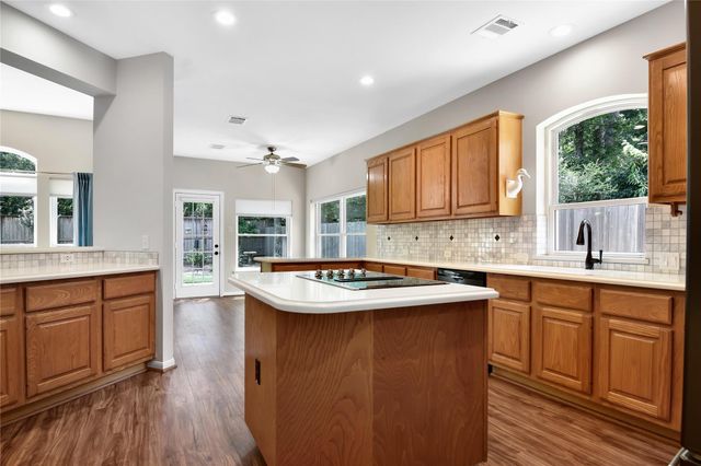 152 W Amberglow Circle, The Woodlands, TX 77381