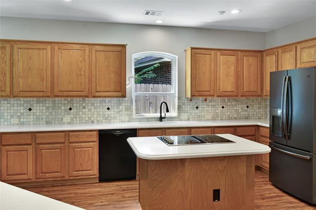 152 W Amberglow Circle, The Woodlands, TX 77381