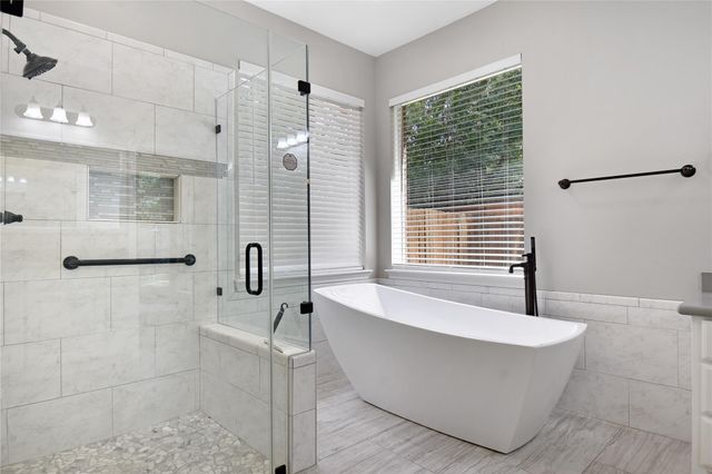 152 W Amberglow Circle, The Woodlands, TX 77381