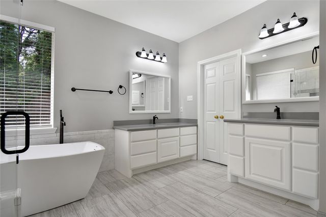 152 W Amberglow Circle, The Woodlands, TX 77381