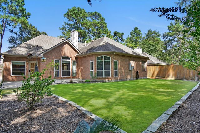 152 W Amberglow Circle, The Woodlands, TX 77381