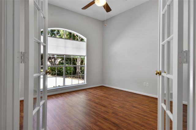 152 W Amberglow Circle, The Woodlands, TX 77381