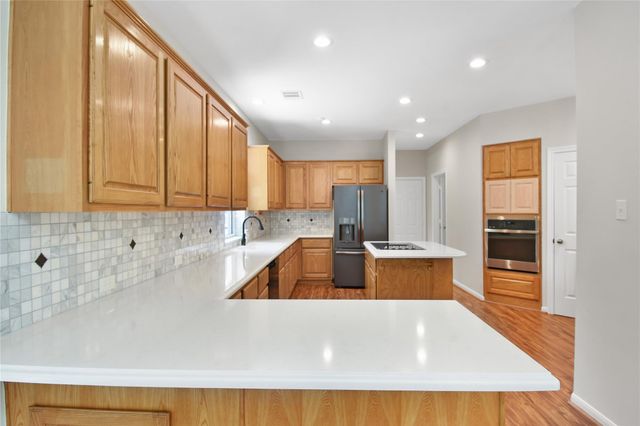 152 W Amberglow Circle, The Woodlands, TX 77381