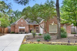 152 W Amberglow Circle, The Woodlands, TX 77381