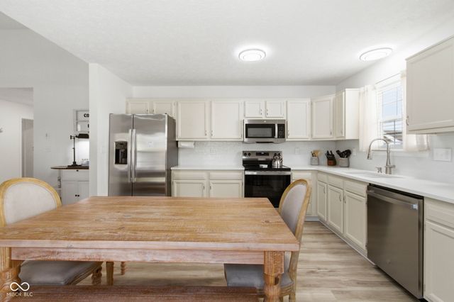 514 E Pine Ridge Drive, Westfield, IN 46074