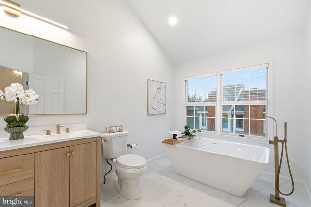 12 RIVER OAKS CIR, Baltimore, MD 21208
