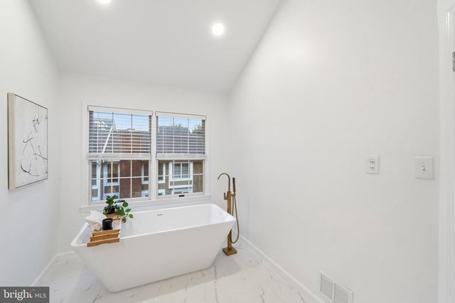 12 RIVER OAKS CIR, Baltimore, MD 21208