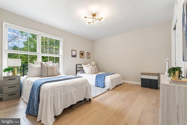 12 RIVER OAKS CIR, Baltimore, MD 21208