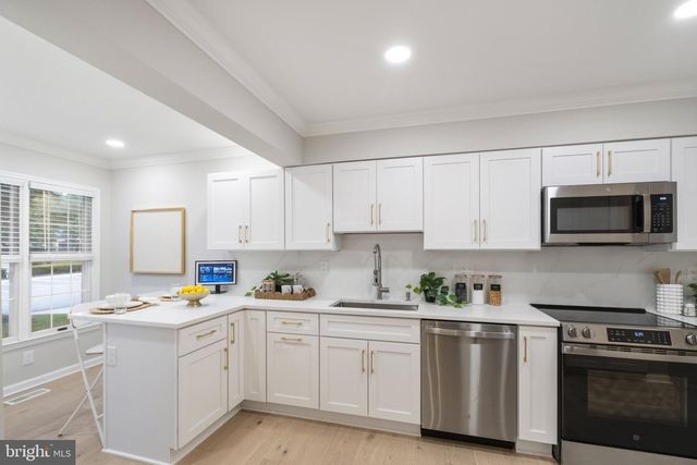 12 RIVER OAKS CIR, Baltimore, MD 21208