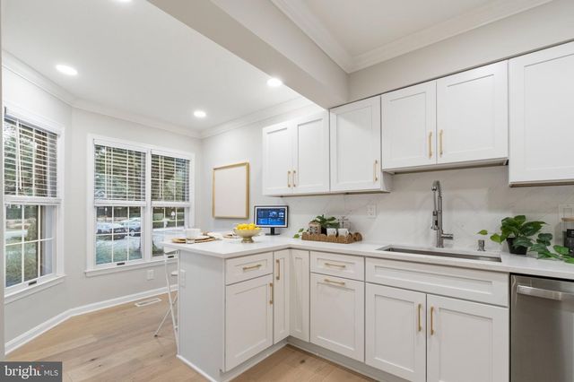 12 RIVER OAKS CIR, Baltimore, MD 21208