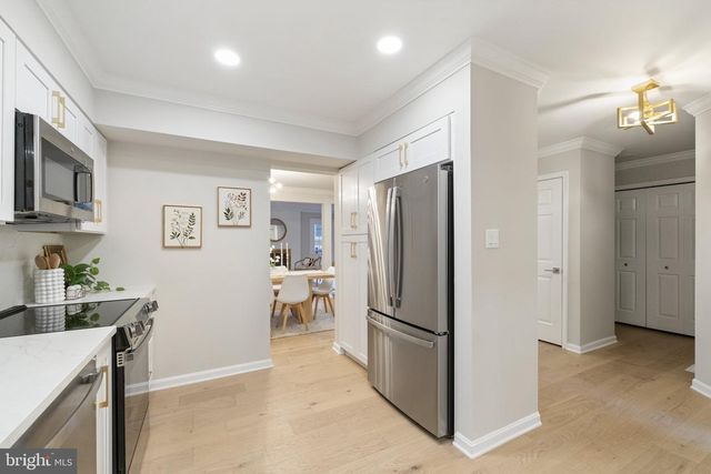12 RIVER OAKS CIR, Baltimore, MD 21208