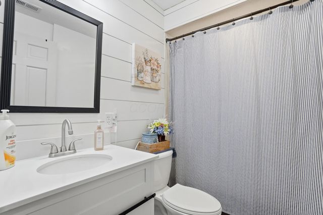 2270 Ginder Road NW, Lancaster, OH 43130