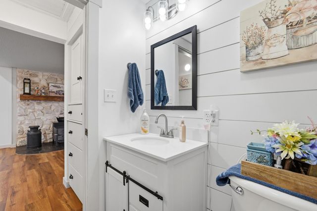 2270 Ginder Road NW, Lancaster, OH 43130