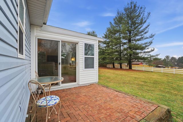 2270 Ginder Road NW, Lancaster, OH 43130