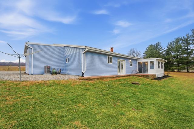 2270 Ginder Road NW, Lancaster, OH 43130