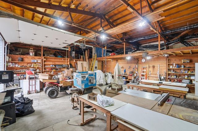 2270 Ginder Road NW, Lancaster, OH 43130