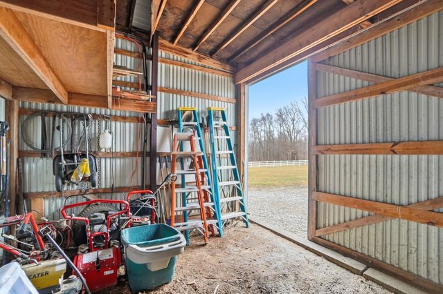 2270 Ginder Road NW, Lancaster, OH 43130