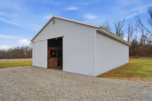 2270 Ginder Road NW, Lancaster, OH 43130