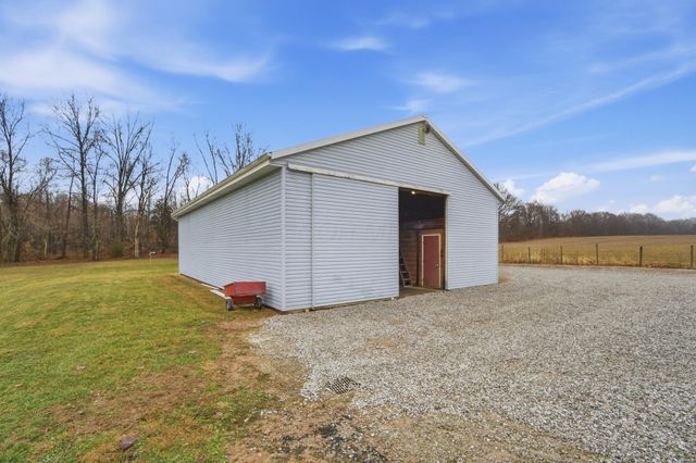 2270 Ginder Road NW, Lancaster, OH 43130