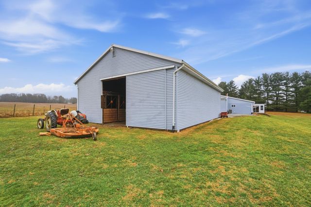 2270 Ginder Road NW, Lancaster, OH 43130