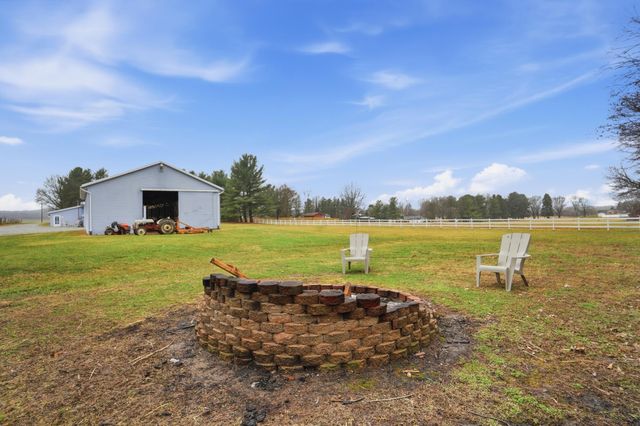 2270 Ginder Road NW, Lancaster, OH 43130