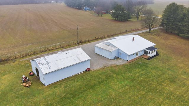 2270 Ginder Road NW, Lancaster, OH 43130