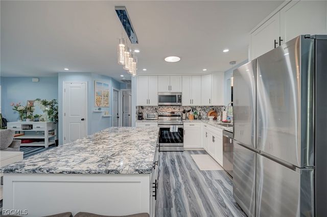 1089 N Town And River DR, Fort Myers, FL 33919