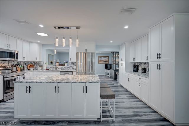 1089 N Town And River DR, Fort Myers, FL 33919