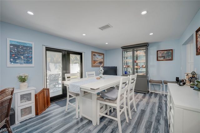 1089 N Town And River DR, Fort Myers, FL 33919