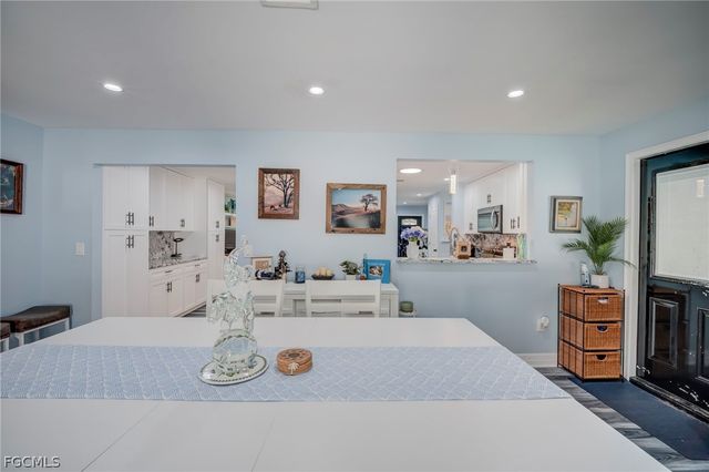 1089 N Town And River DR, Fort Myers, FL 33919