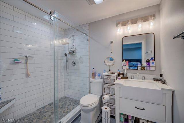 1089 N Town And River DR, Fort Myers, FL 33919