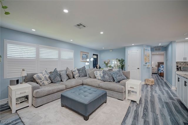 1089 N Town And River DR, Fort Myers, FL 33919