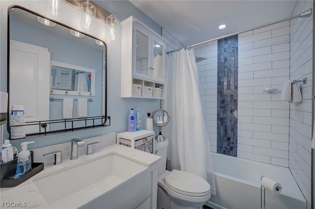 1089 N Town And River DR, Fort Myers, FL 33919