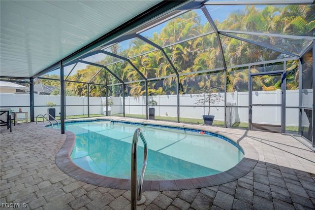 1089 N Town And River DR, Fort Myers, FL 33919