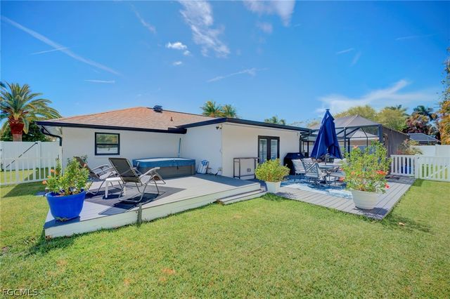 1089 N Town And River DR, Fort Myers, FL 33919