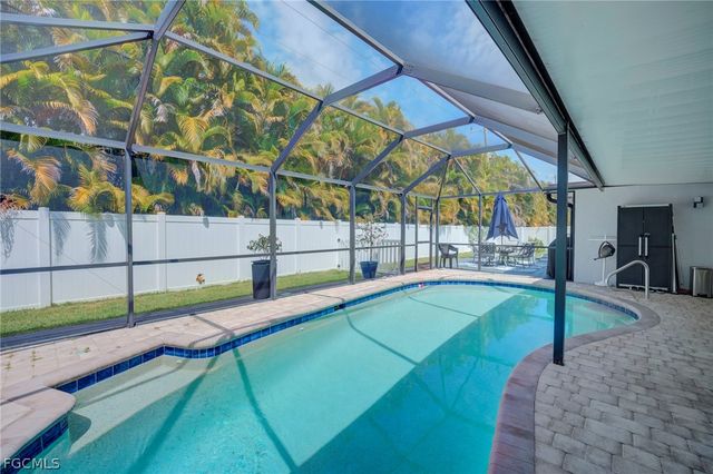 1089 N Town And River DR, Fort Myers, FL 33919