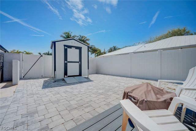 1089 N Town And River DR, Fort Myers, FL 33919