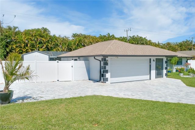 1089 N Town And River DR, Fort Myers, FL 33919