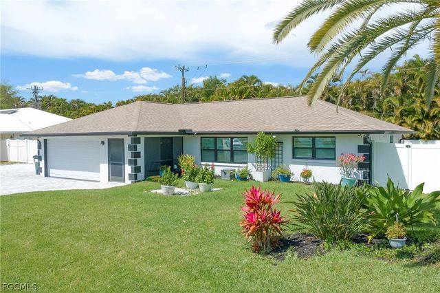 1089 N Town And River DR, Fort Myers, FL 33919