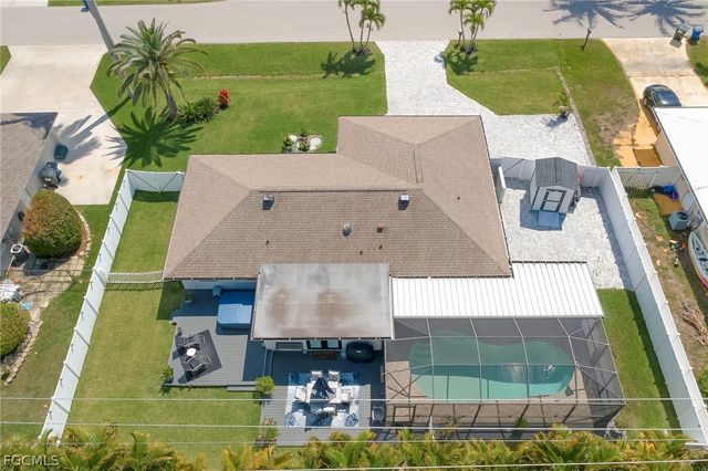 1089 N Town And River DR, Fort Myers, FL 33919
