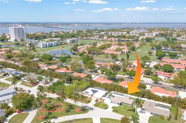 1089 N Town And River DR, Fort Myers, FL 33919