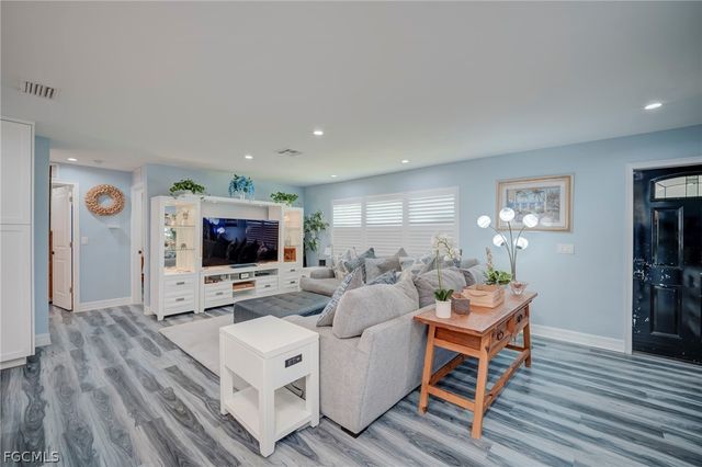 1089 N Town And River DR, Fort Myers, FL 33919