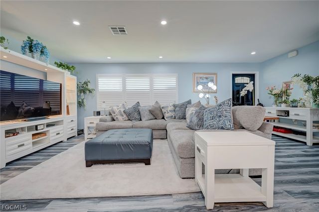 1089 N Town And River DR, Fort Myers, FL 33919